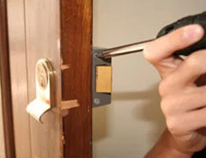 Locksmith Store Long Beach, CA 562-203-6932 - change-locks-service